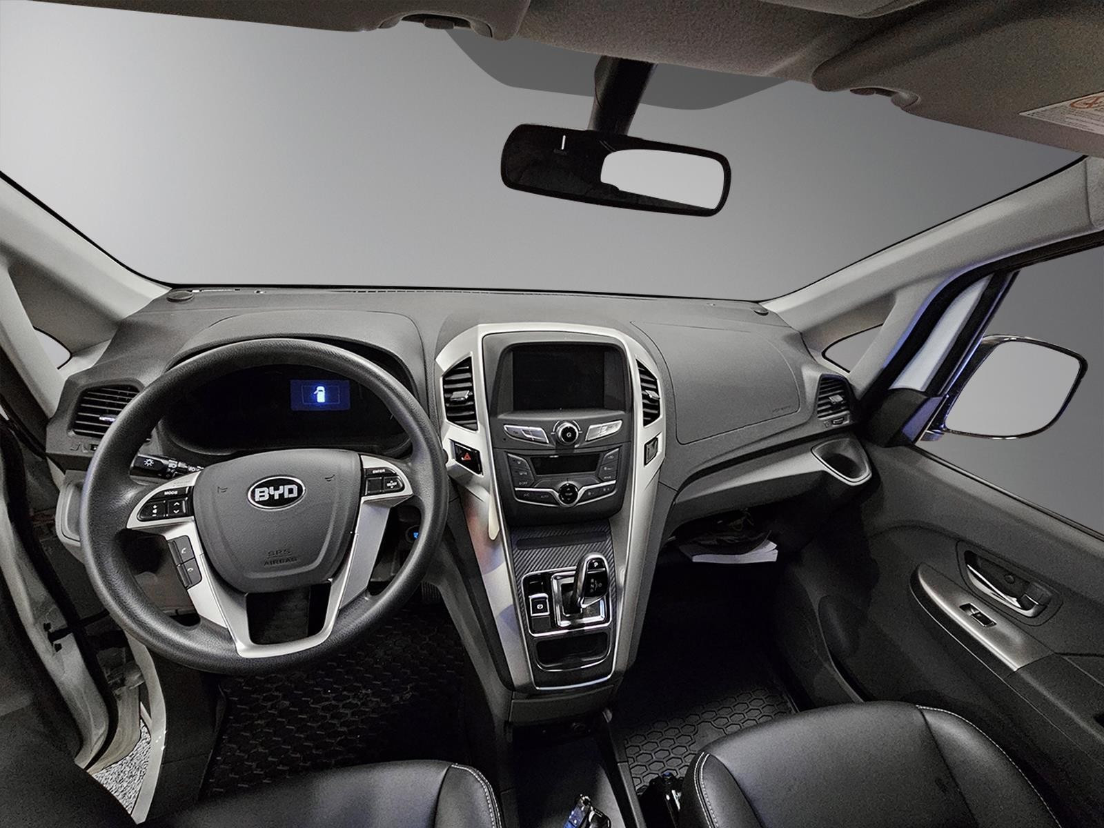 BYD T3