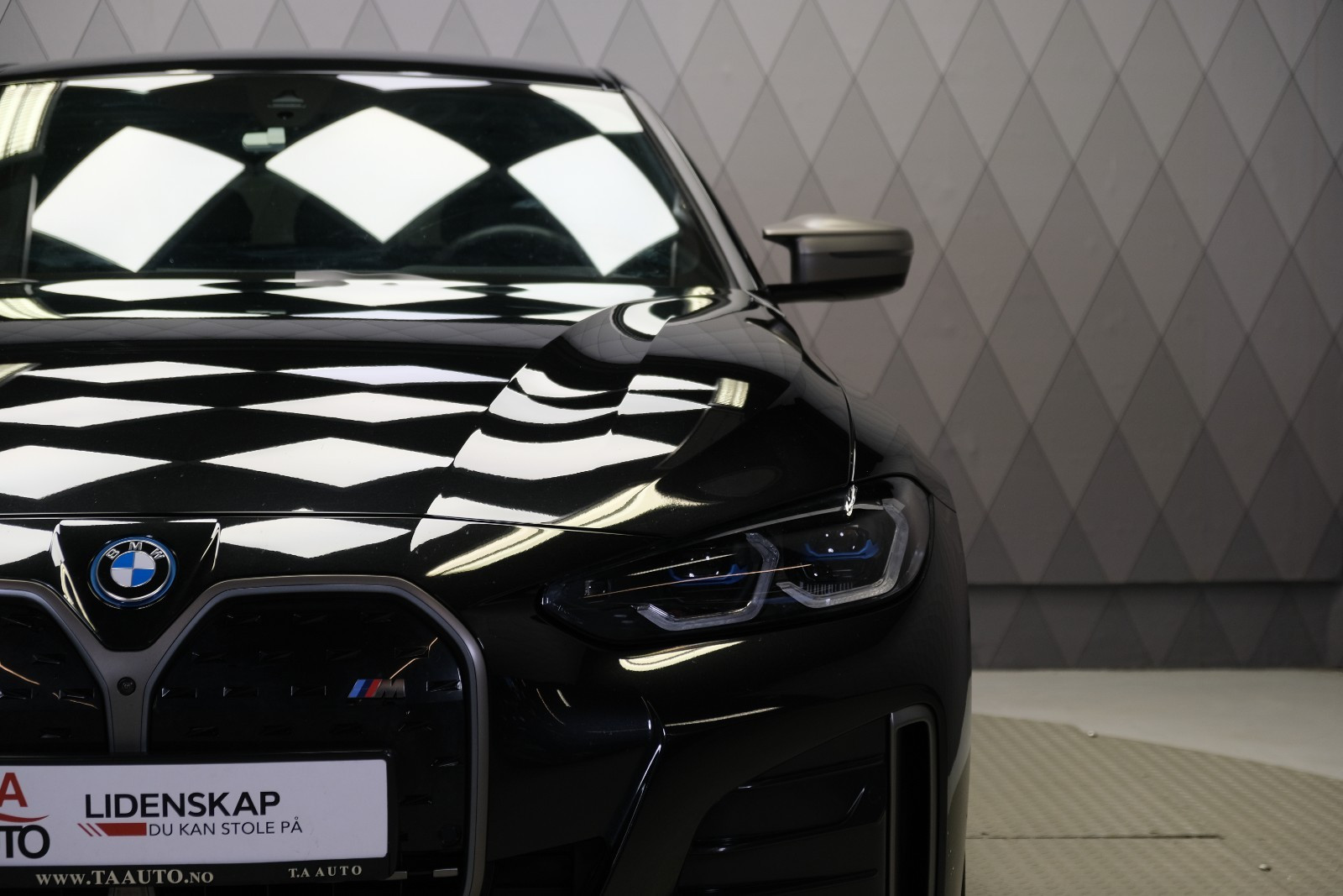 BMW i4 M50
