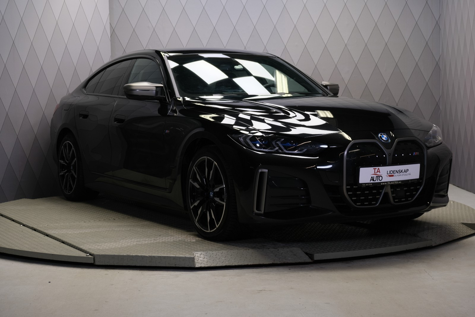 BMW i4 M50