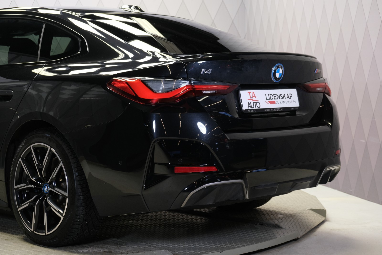 BMW i4 M50