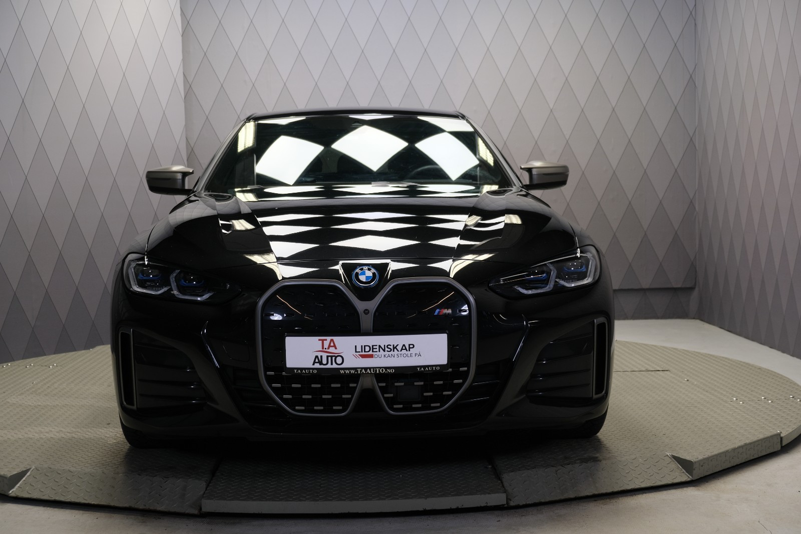 BMW i4 M50