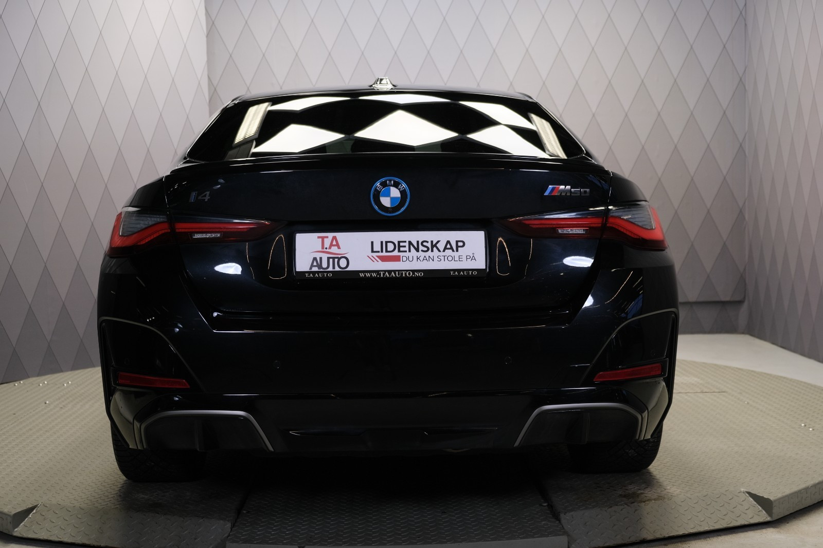 BMW i4 M50