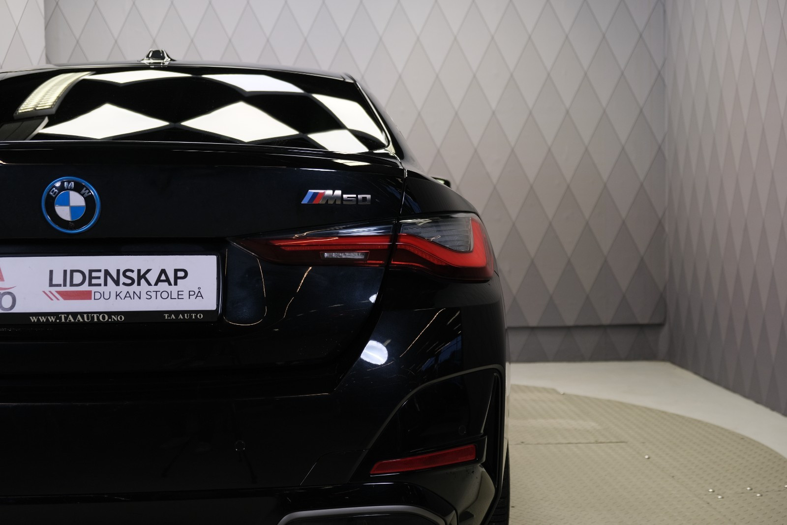BMW i4 M50