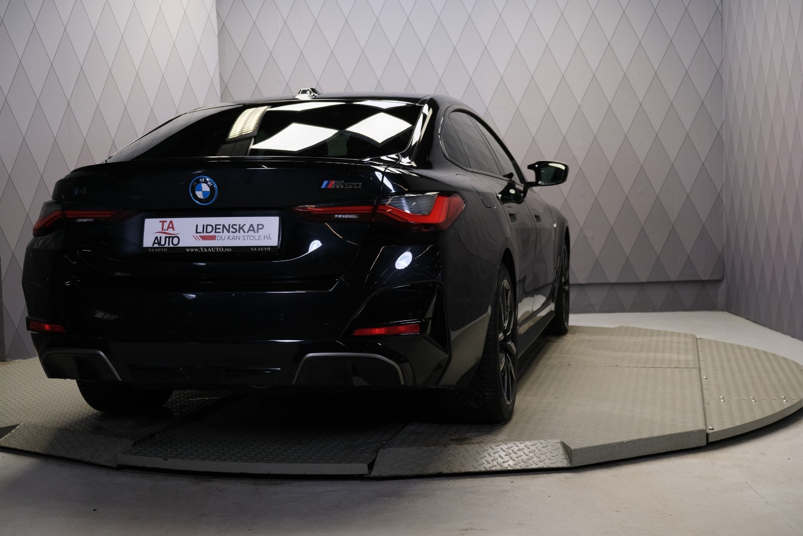 BMW i4 M50