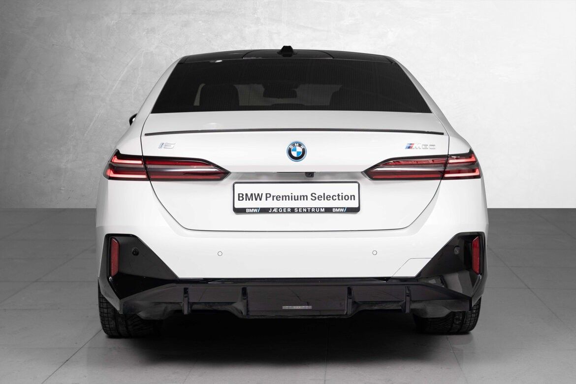 BMW i5 M60