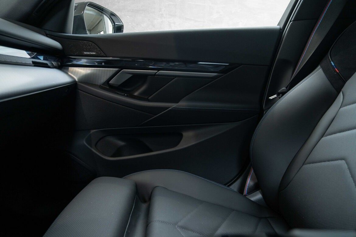 BMW i5 M60