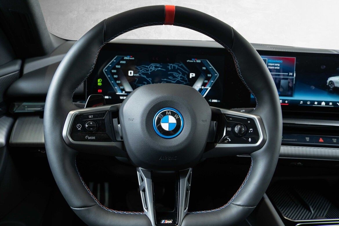 BMW i5 M60