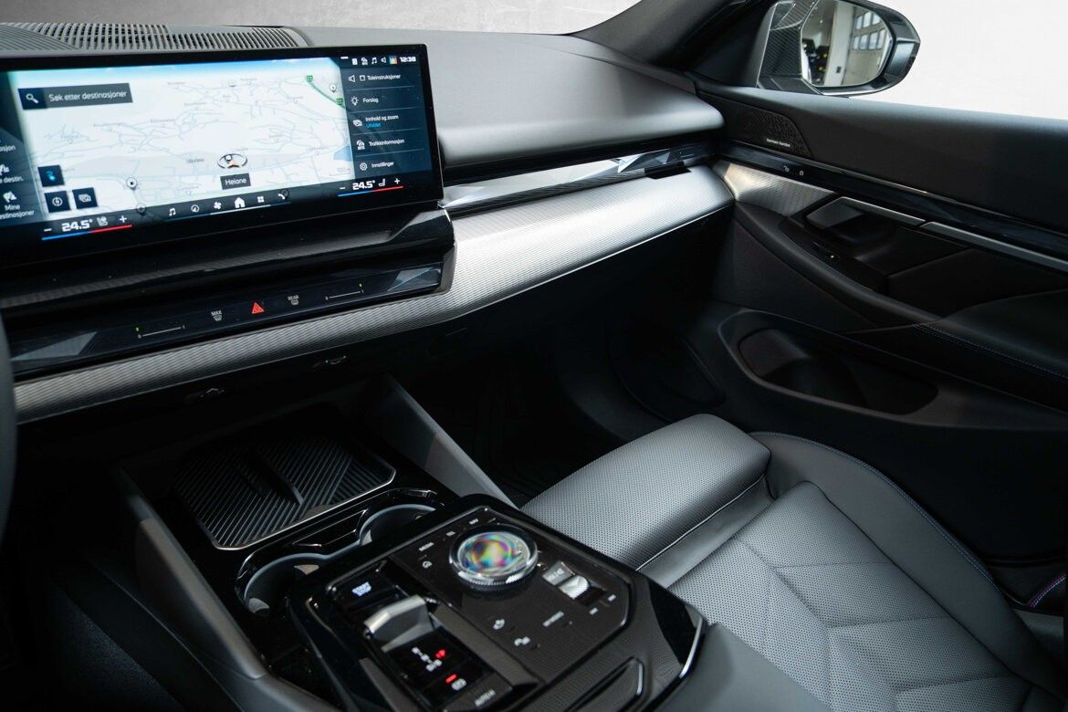 BMW i5 M60