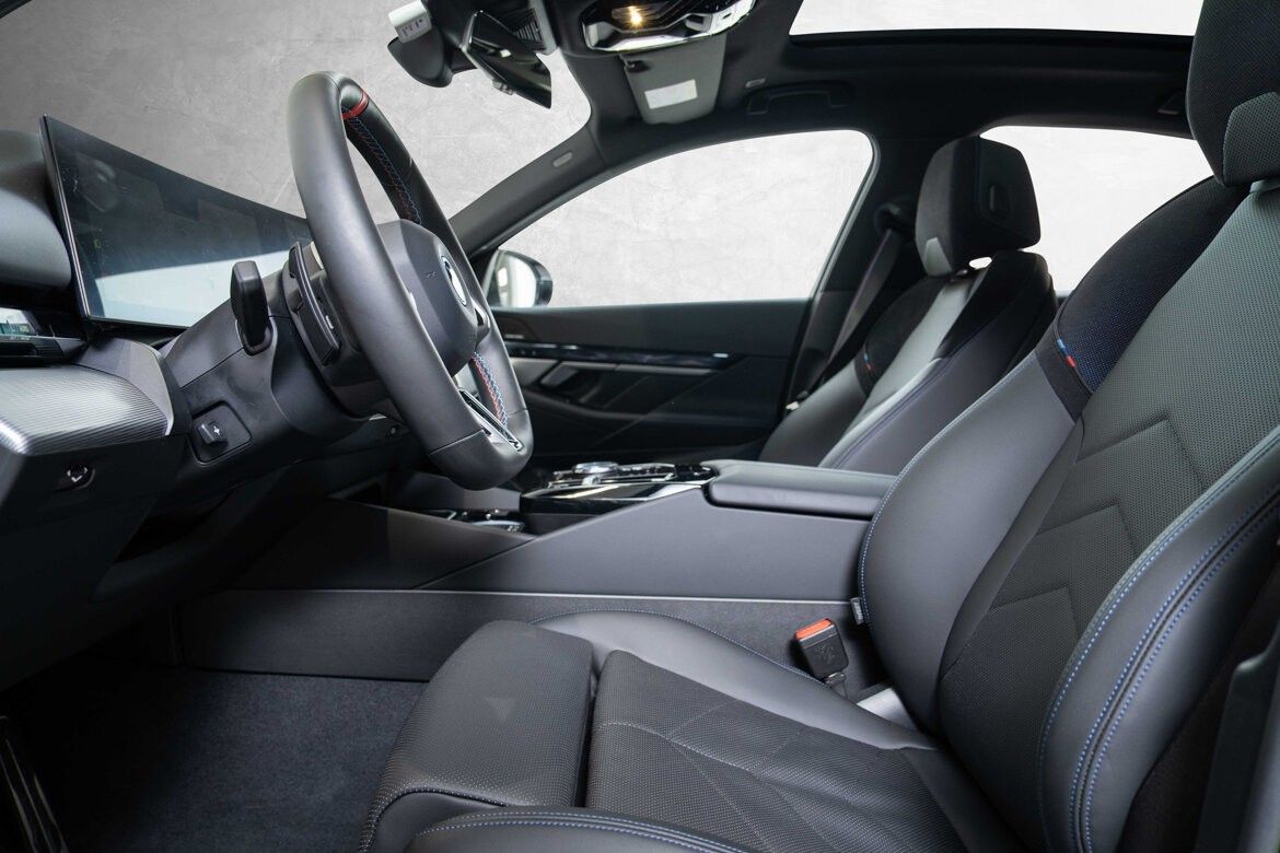 BMW i5 M60