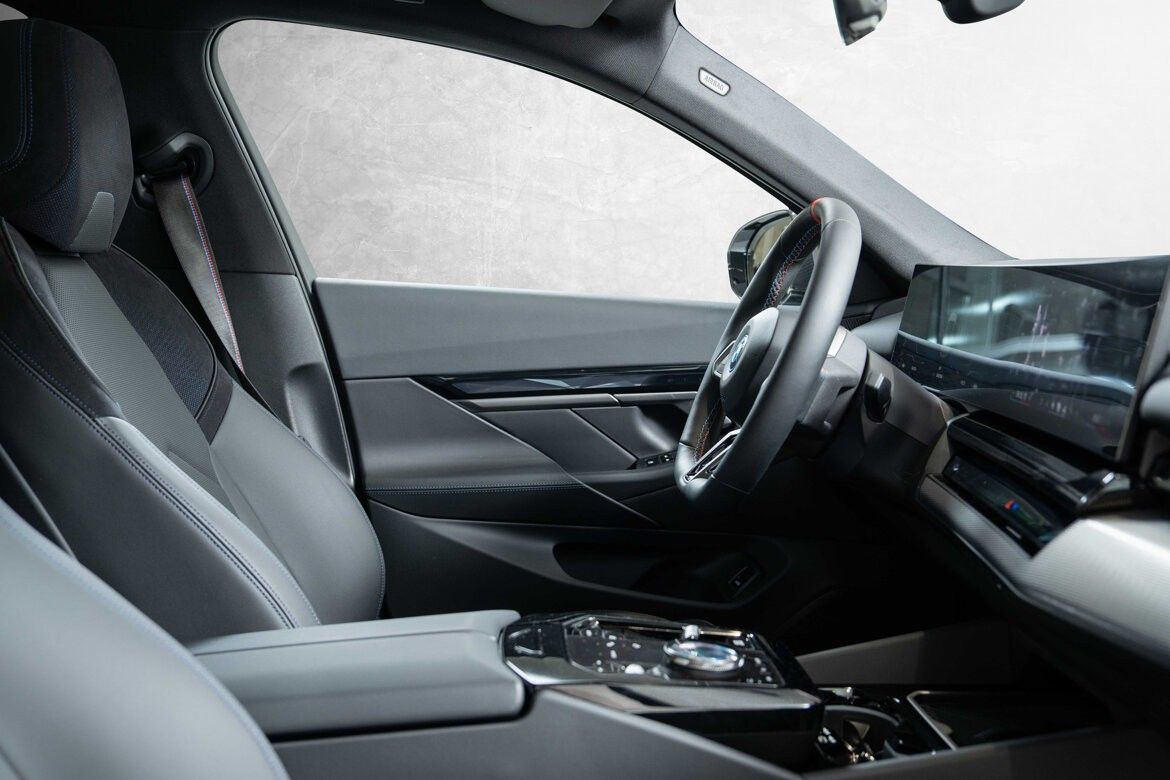 BMW i5 M60