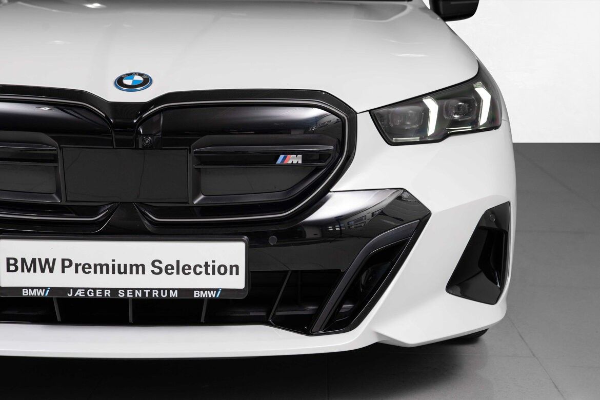 BMW i5 M60