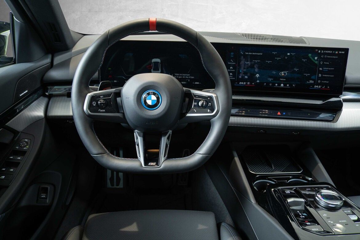 BMW i5 M60