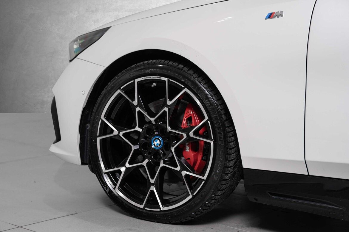 BMW i5 M60