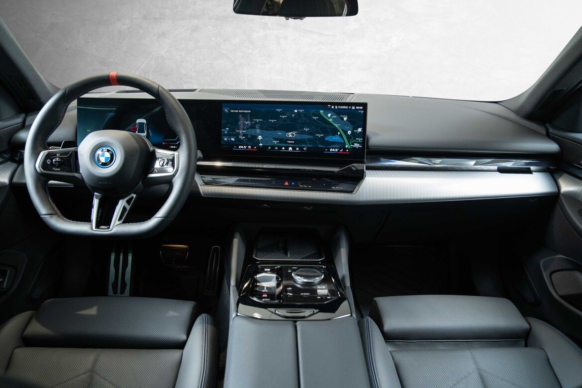 BMW i5 M60
