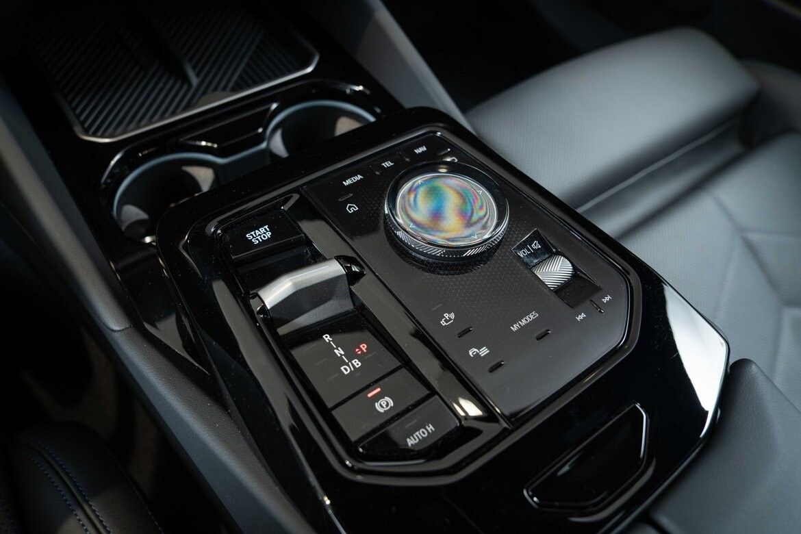 BMW i5 M60