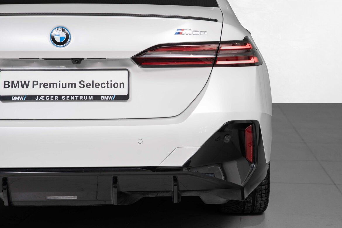 BMW i5 M60