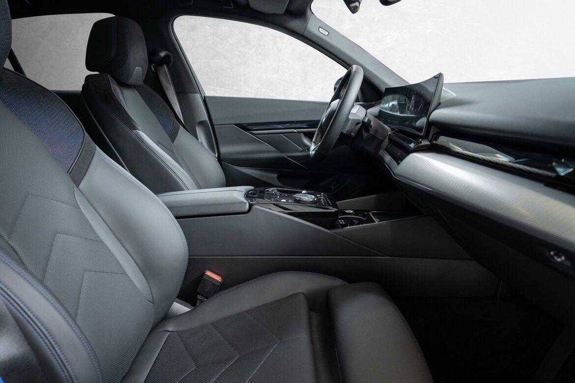 BMW i5 M60