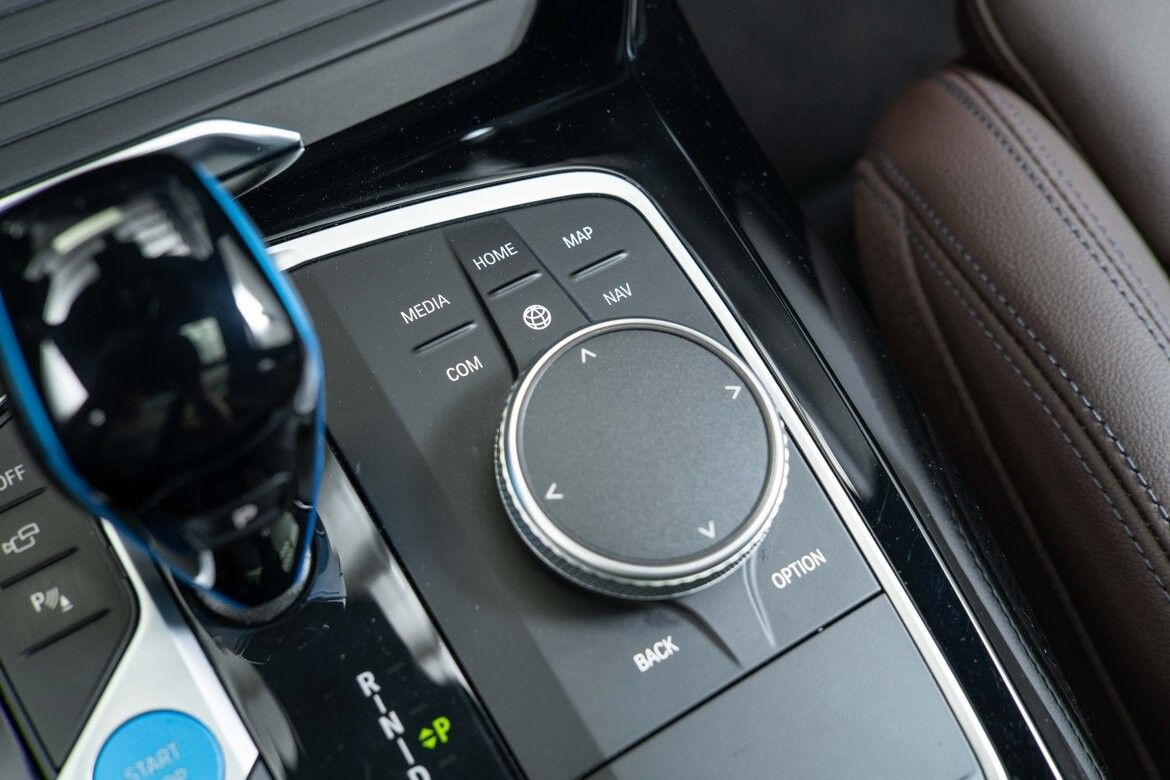 BMW iX3
