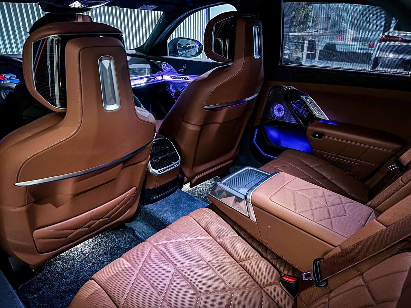 BMW i7