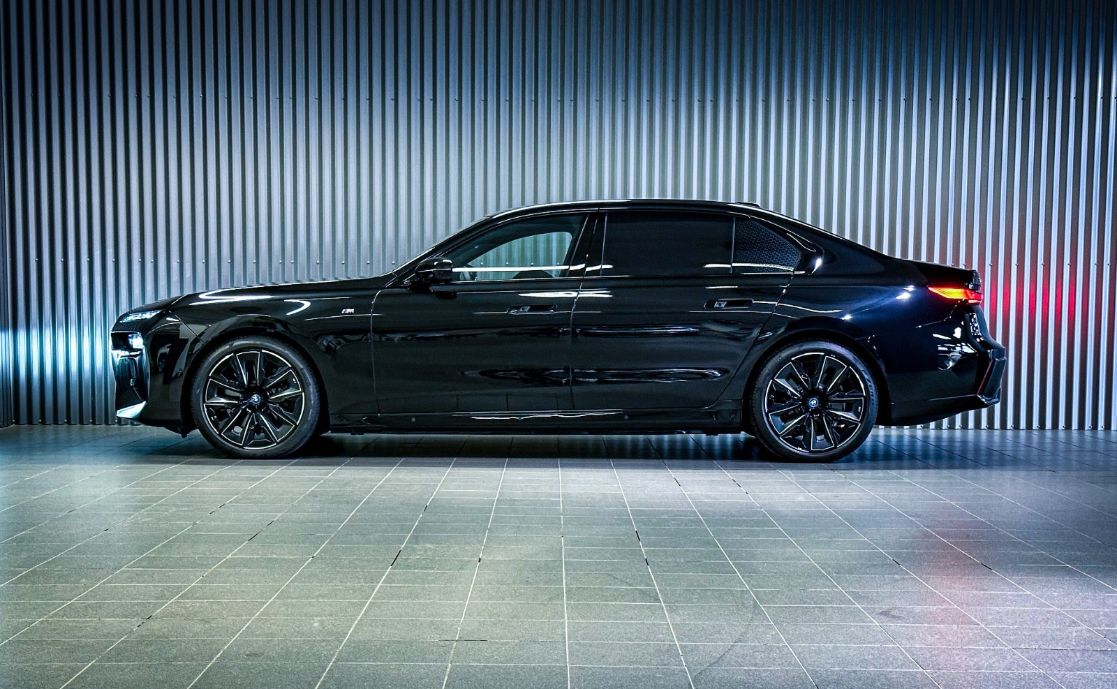 BMW i7