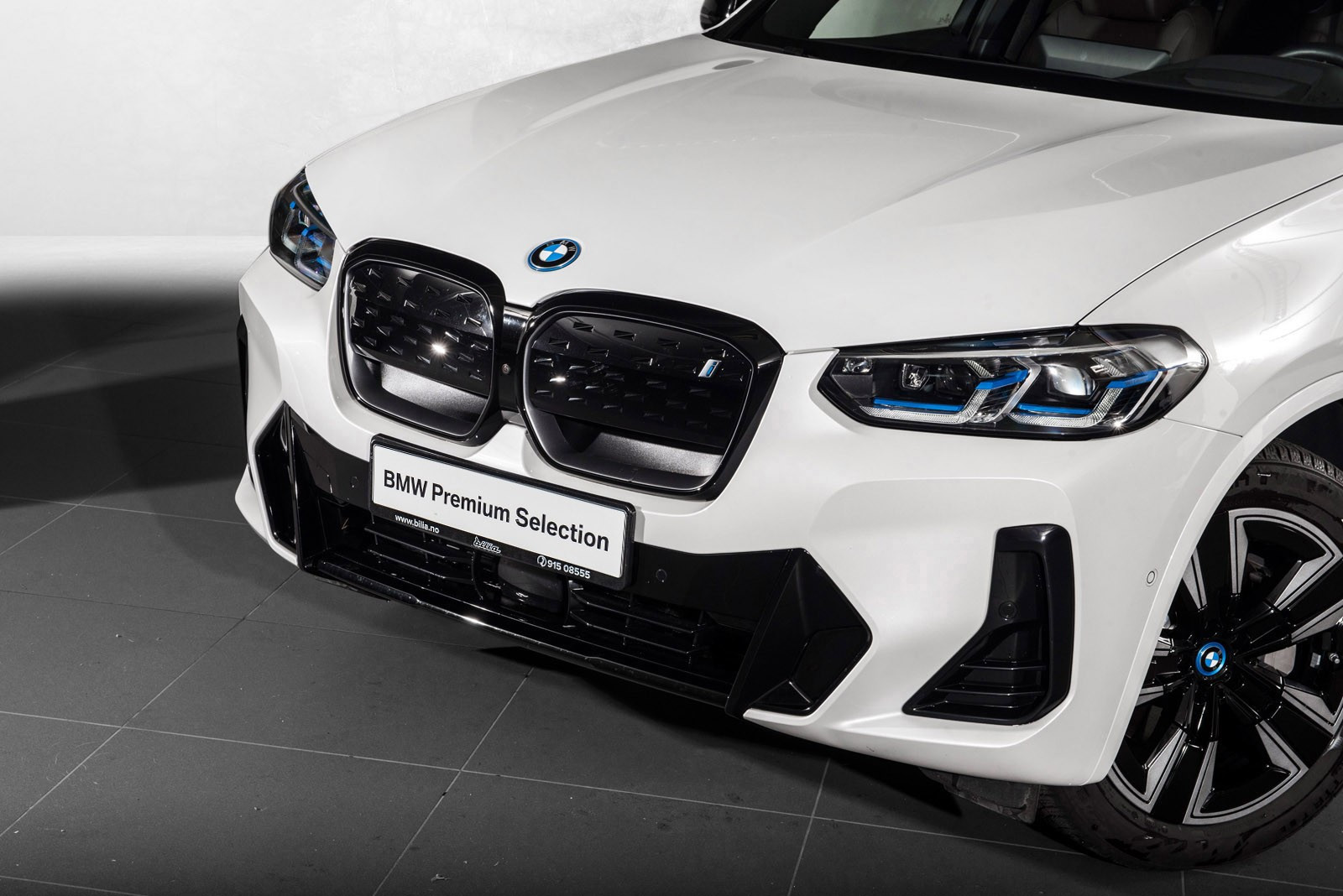 BMW iX3
