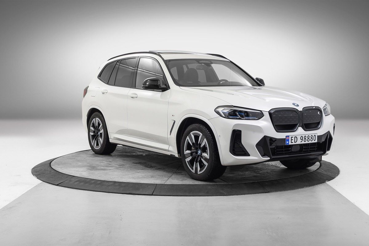 BMW iX3
