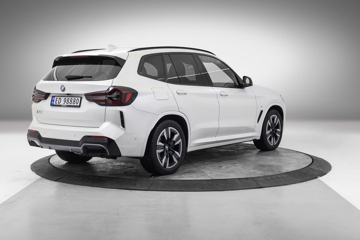 BMW iX3