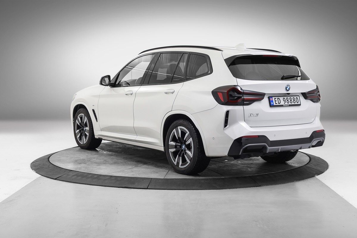BMW iX3