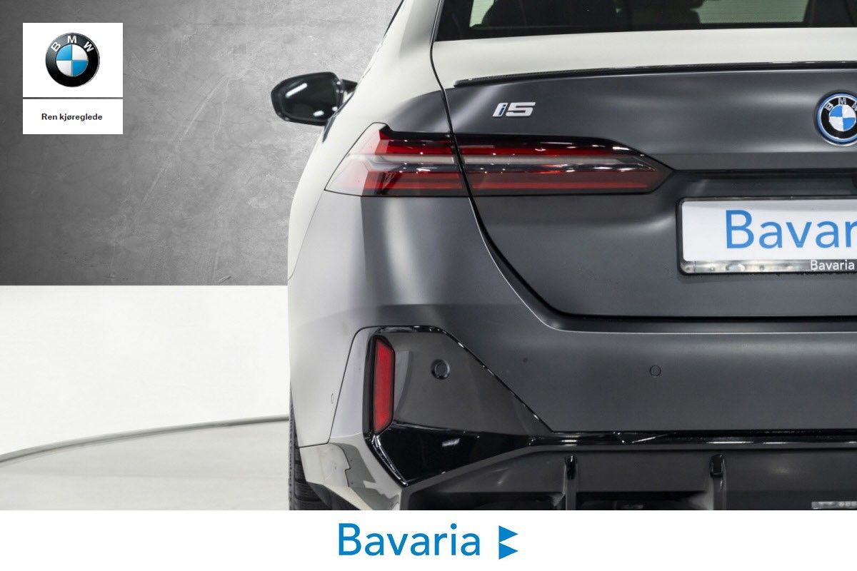 BMW i5 M60