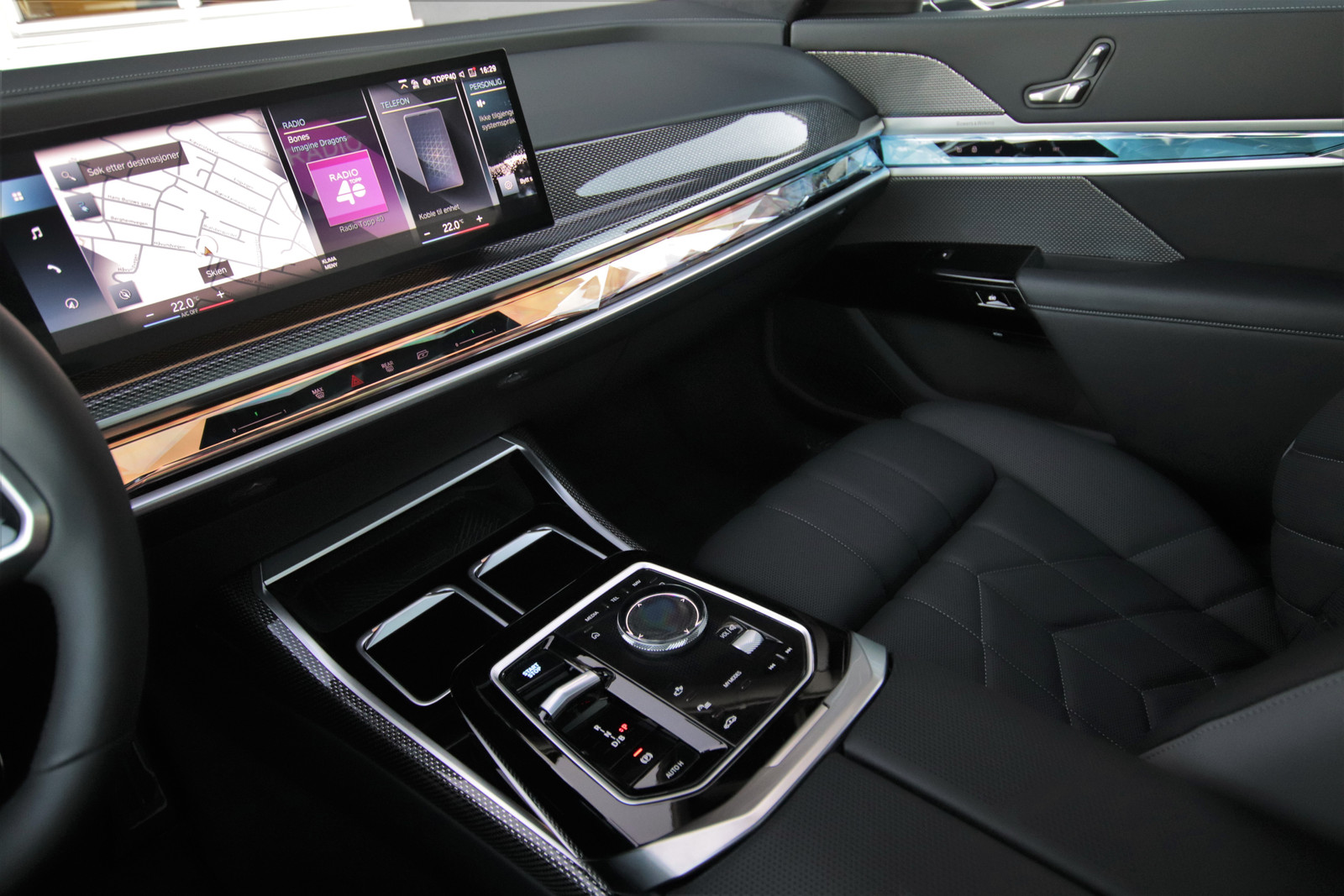BMW i7