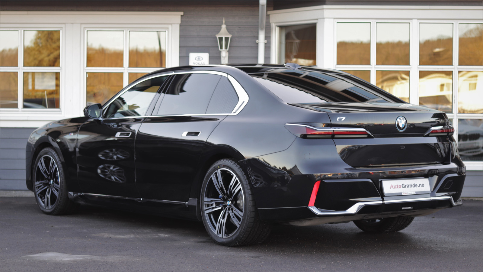 BMW i7