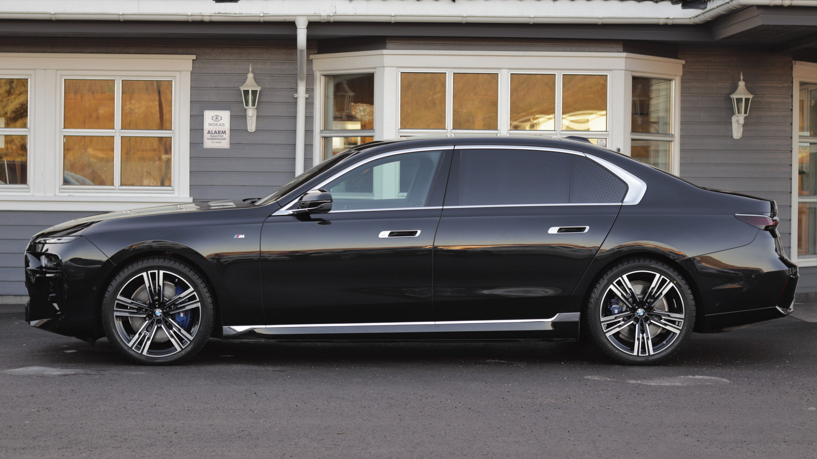 BMW i7