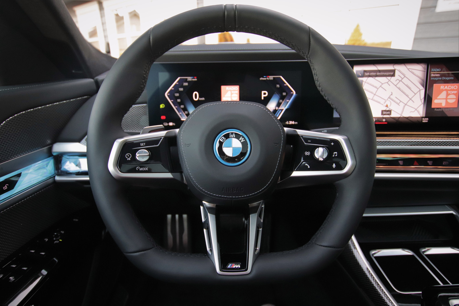 BMW i7