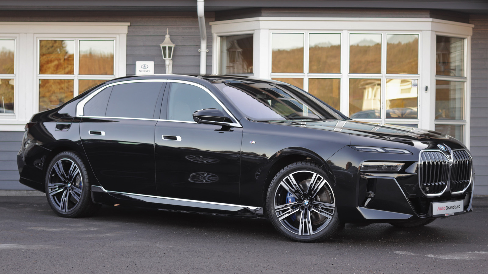 BMW i7