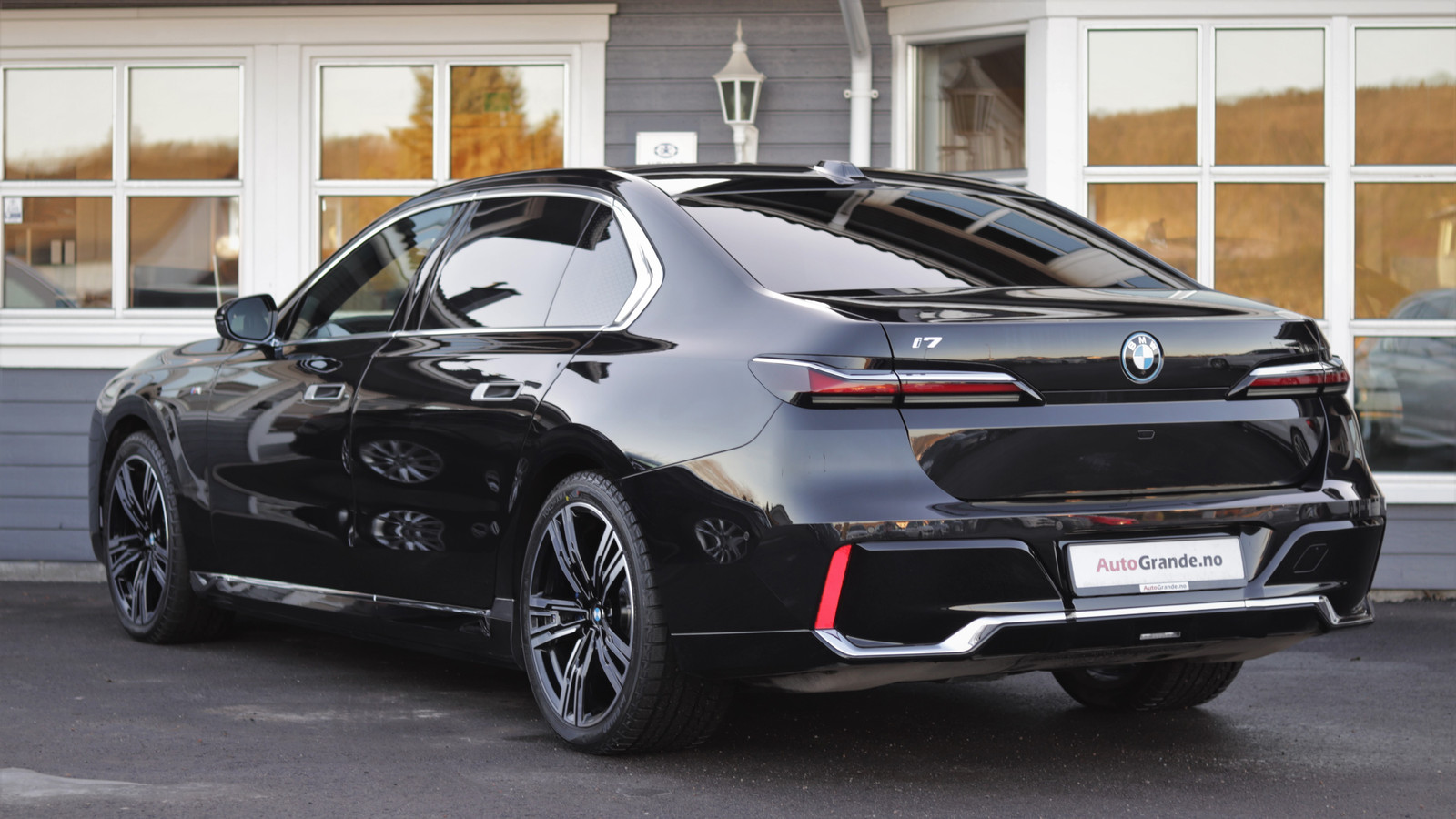BMW i7