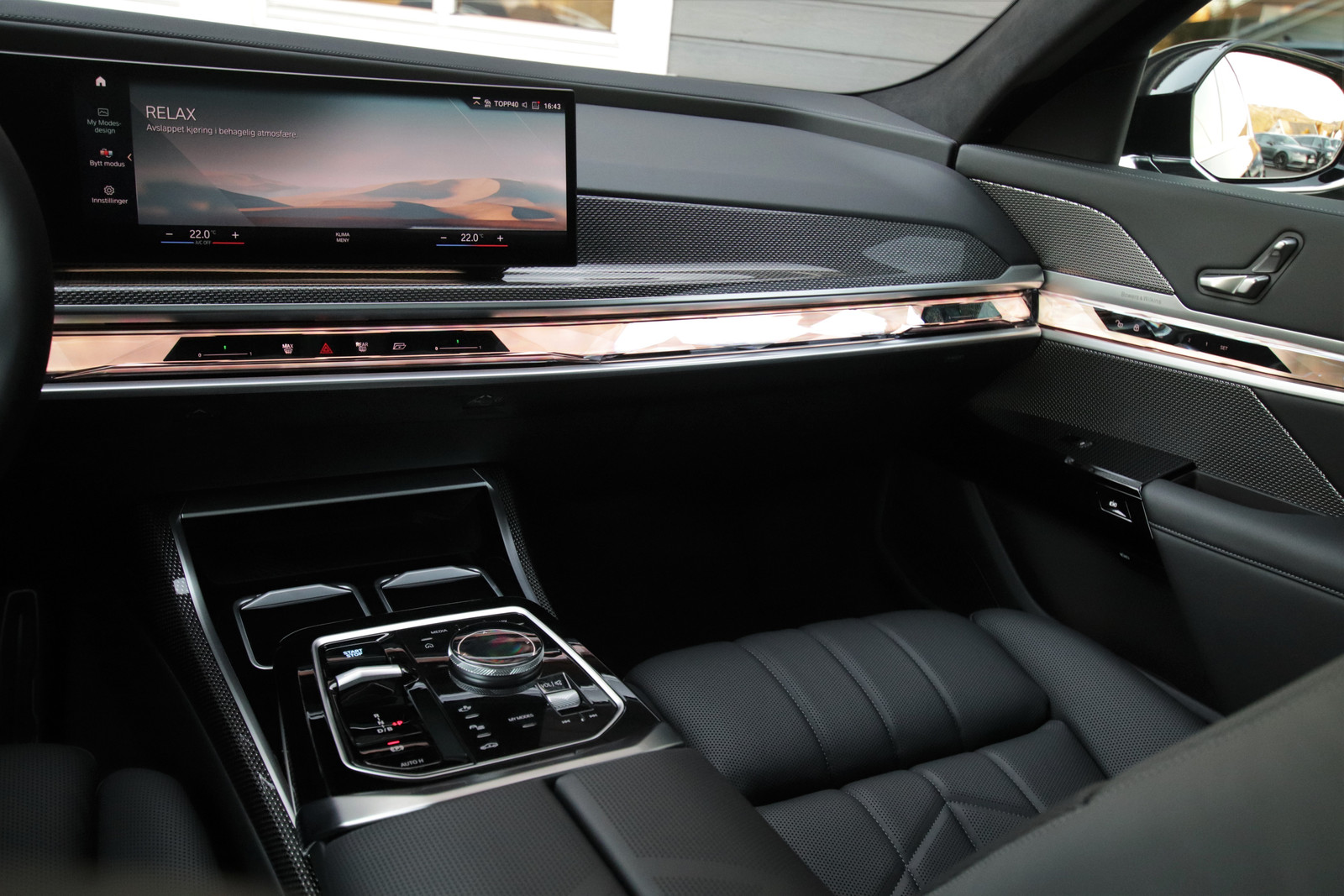 BMW i7