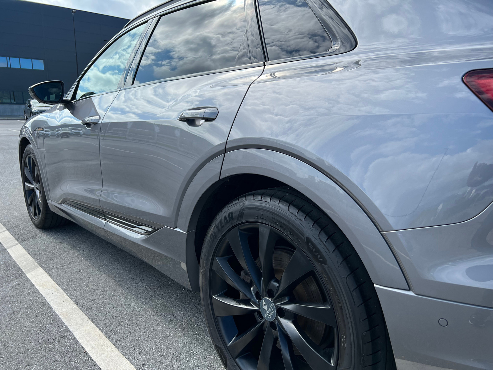 Audi e-tron