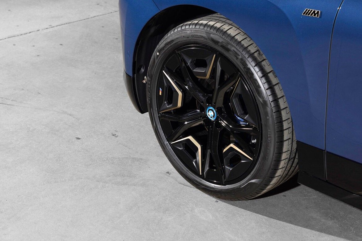 BMW iX M60