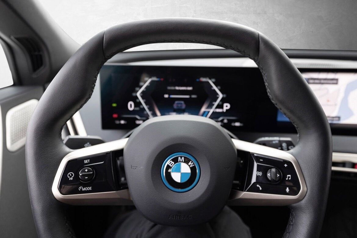 BMW iX M60