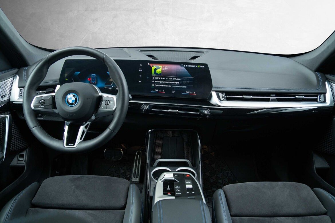 BMW iX1