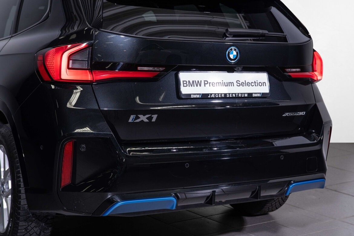 BMW iX1