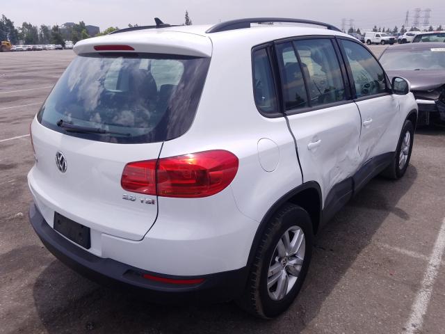 Volkswagen Tiguan S 2015