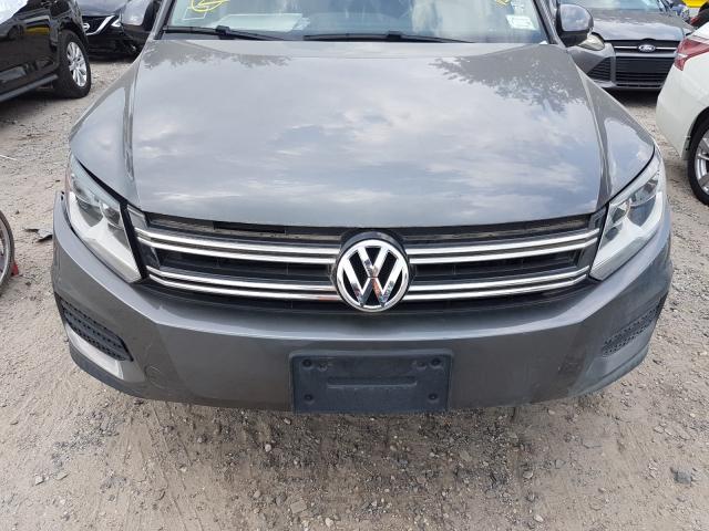 Volkswagen Tiguan S 2017