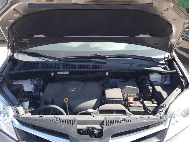 Toyota Sienna LE 2018