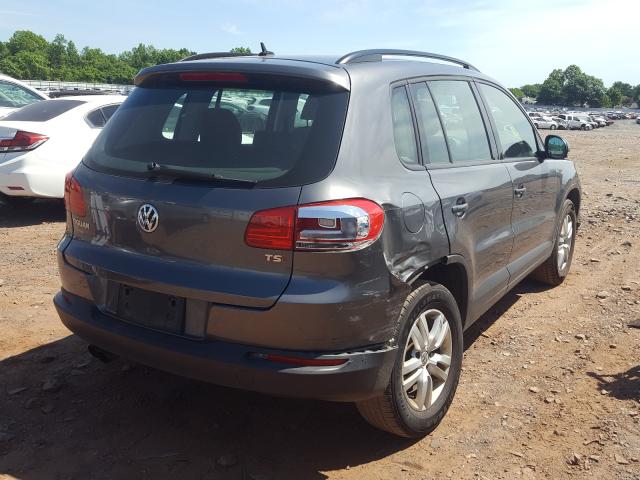 Volkswagen Tiguan S 2016