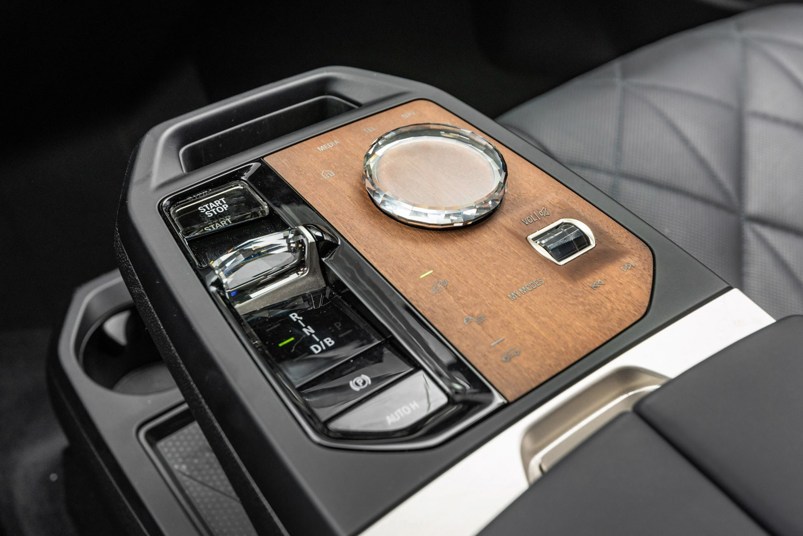 BMW iX M60
