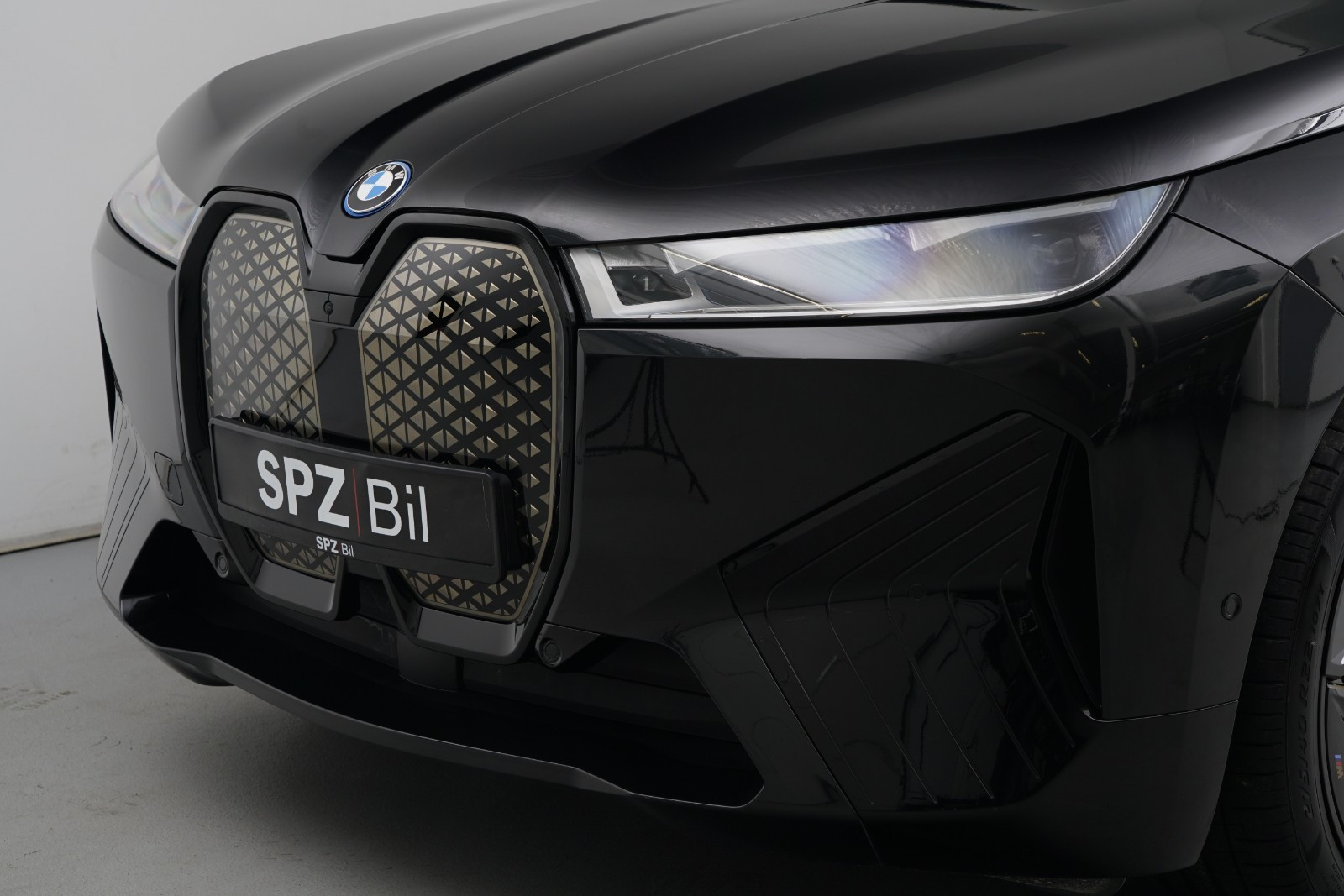 BMW iX M60