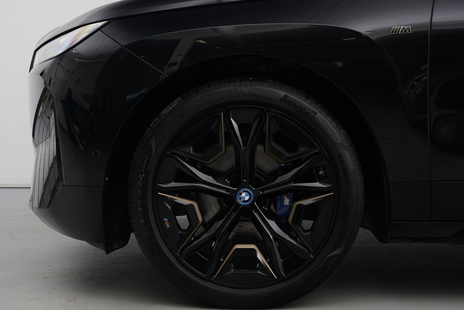 BMW iX M60