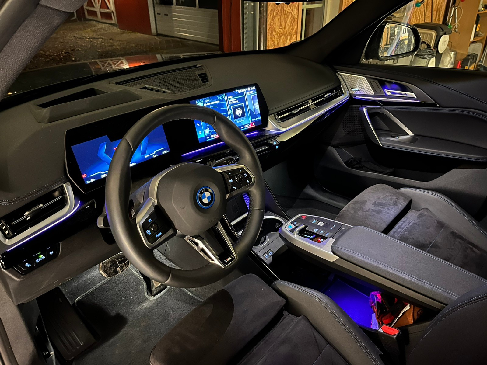 BMW iX1