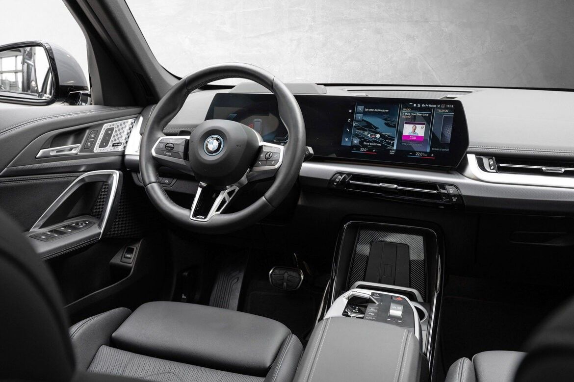 BMW iX1